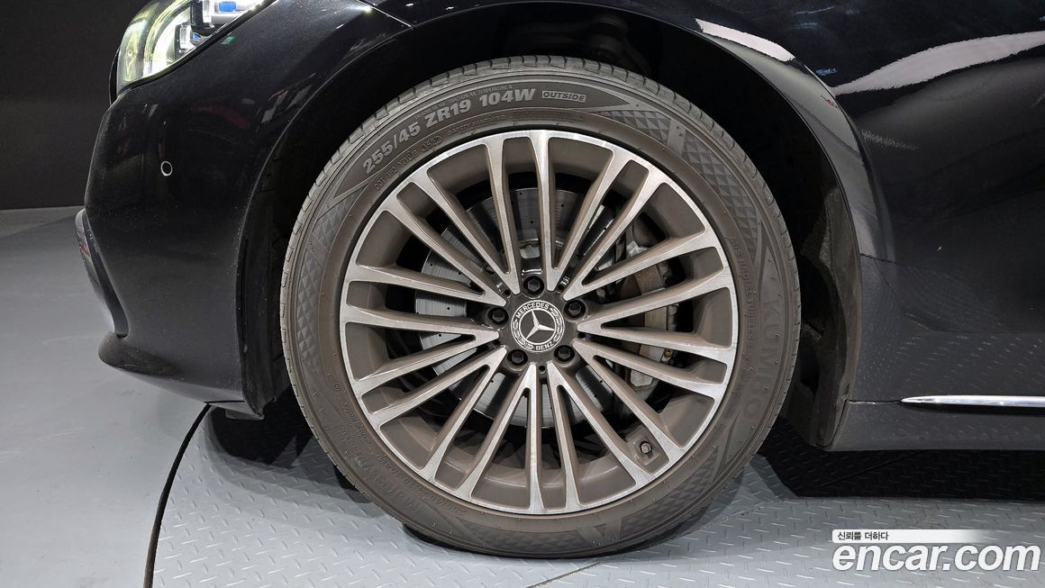 Mercedes-Benz S-Class 2021