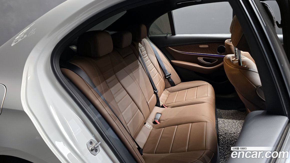 Mercedes-Benz E-Class 2021