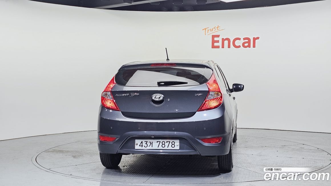 Hyundai Accent 2012