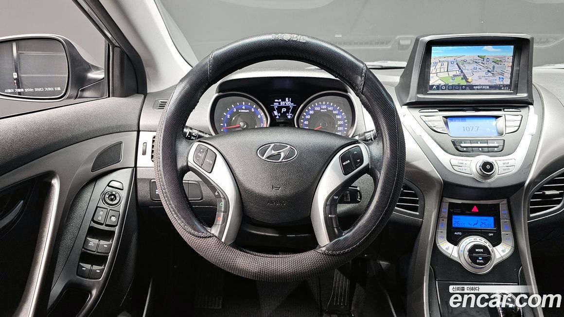 Hyundai AVANTE 2011
