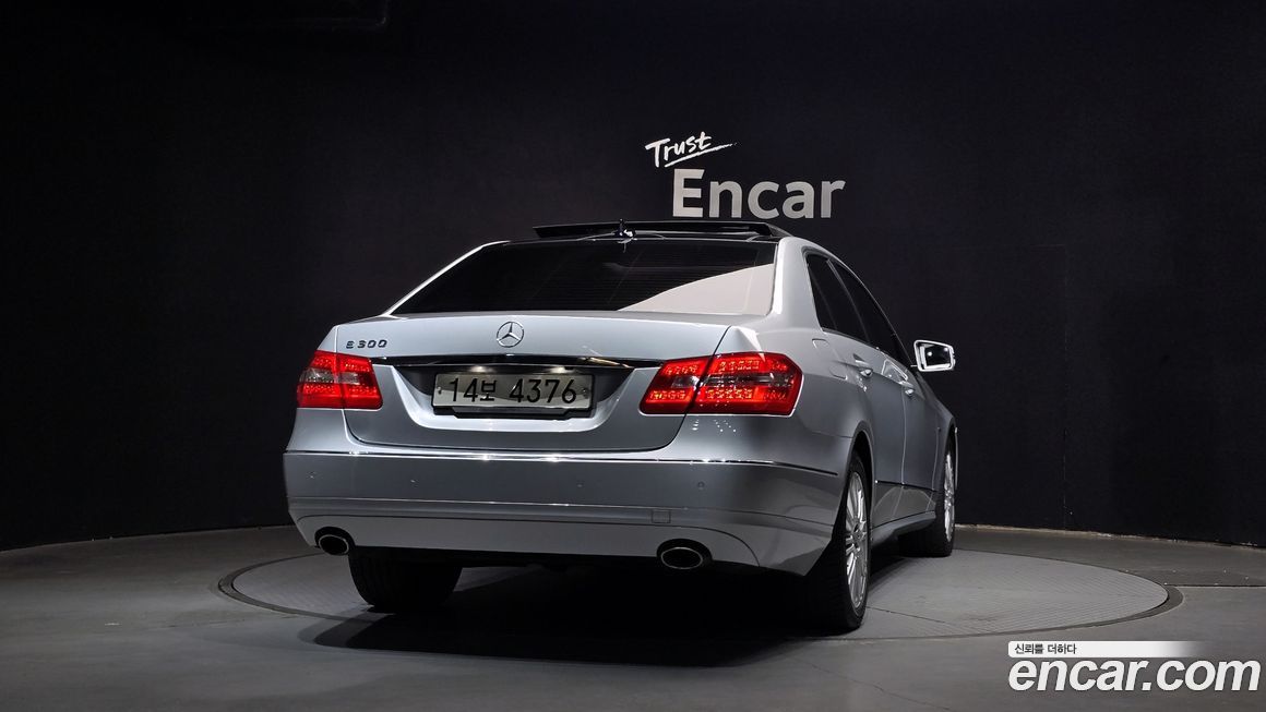 Mercedes-Benz E-Class 2012