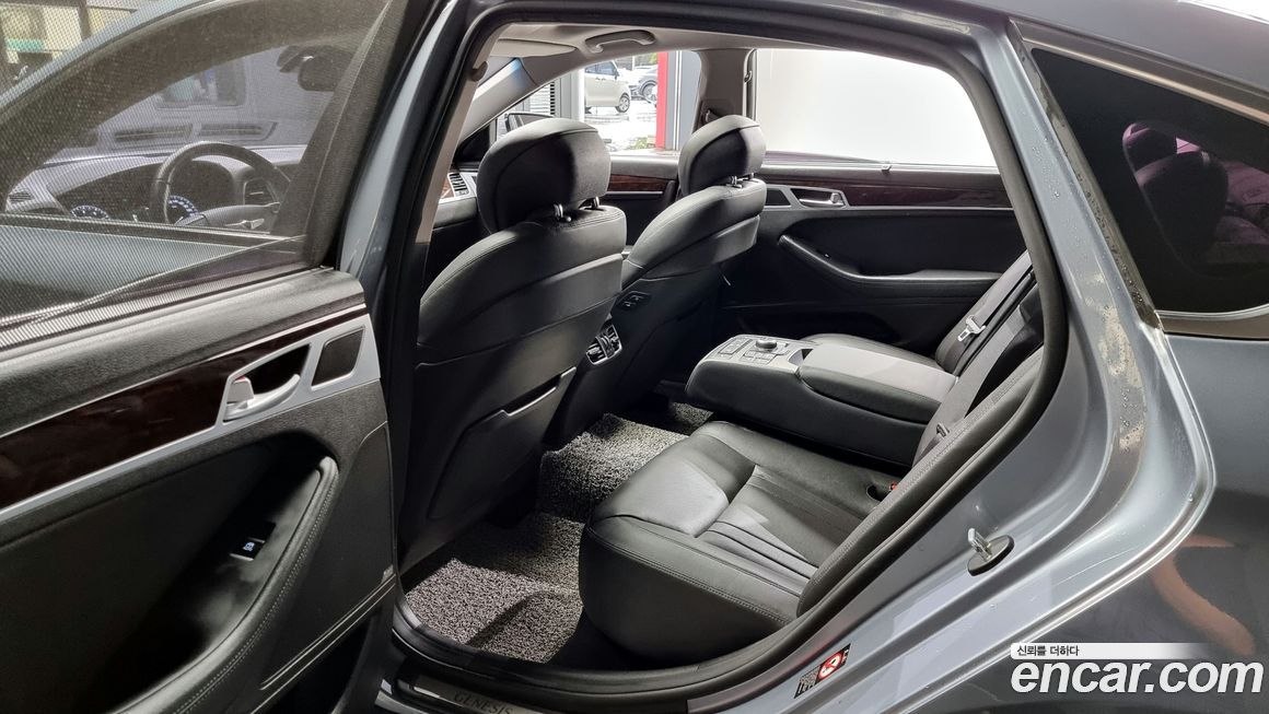 Hyundai Genesis 2015