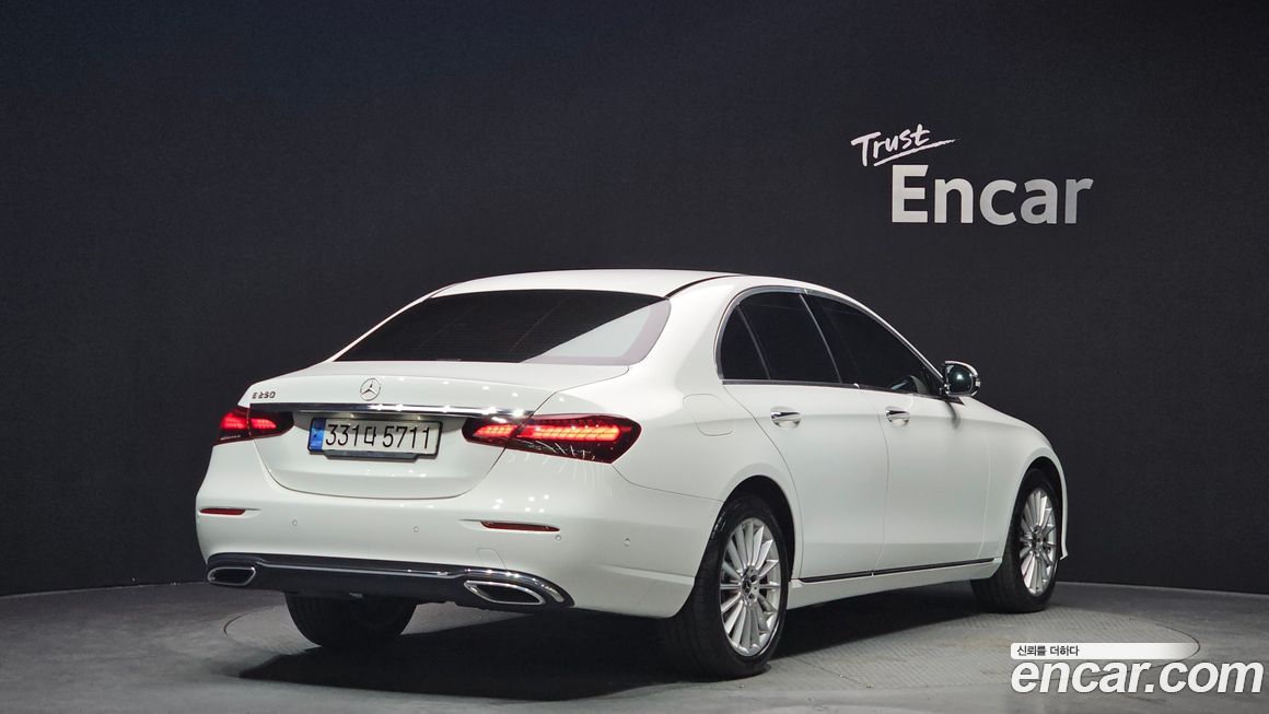 Mercedes-Benz E-Class 2022