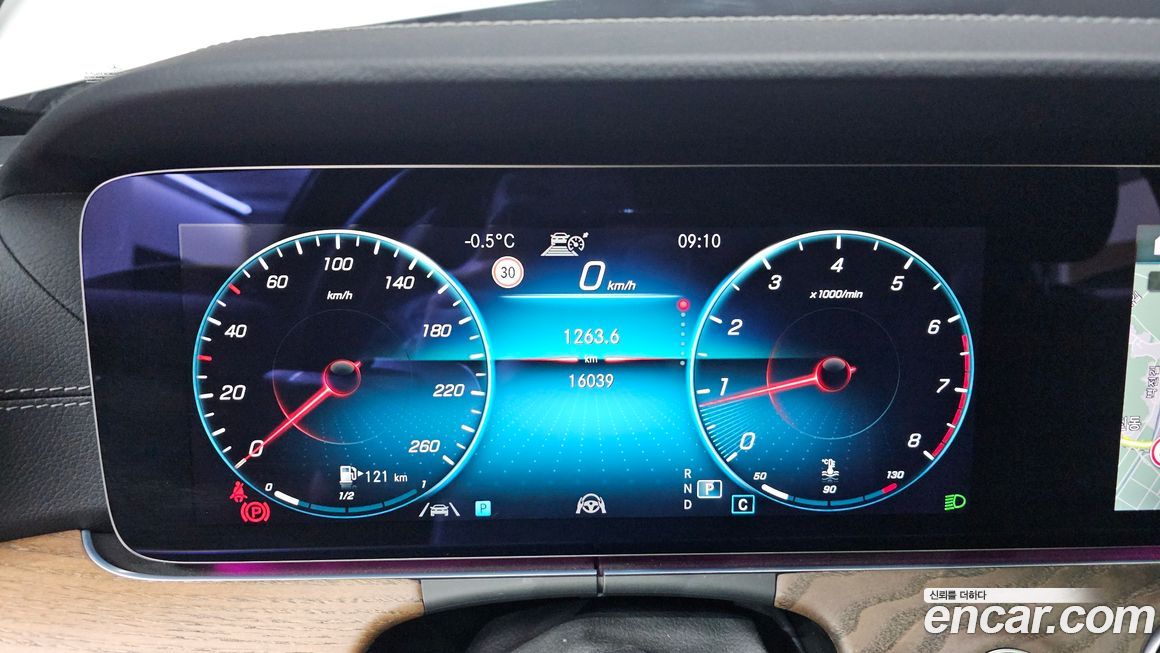 Mercedes-Benz E-Class 2022