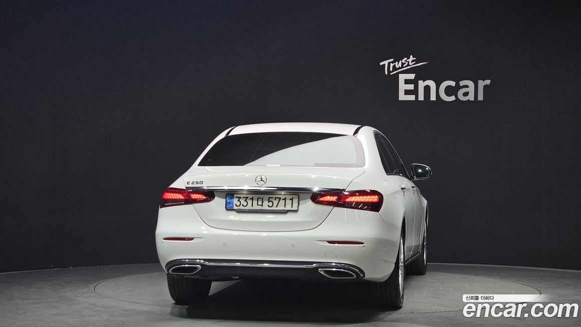 Mercedes-Benz E-Class 2022