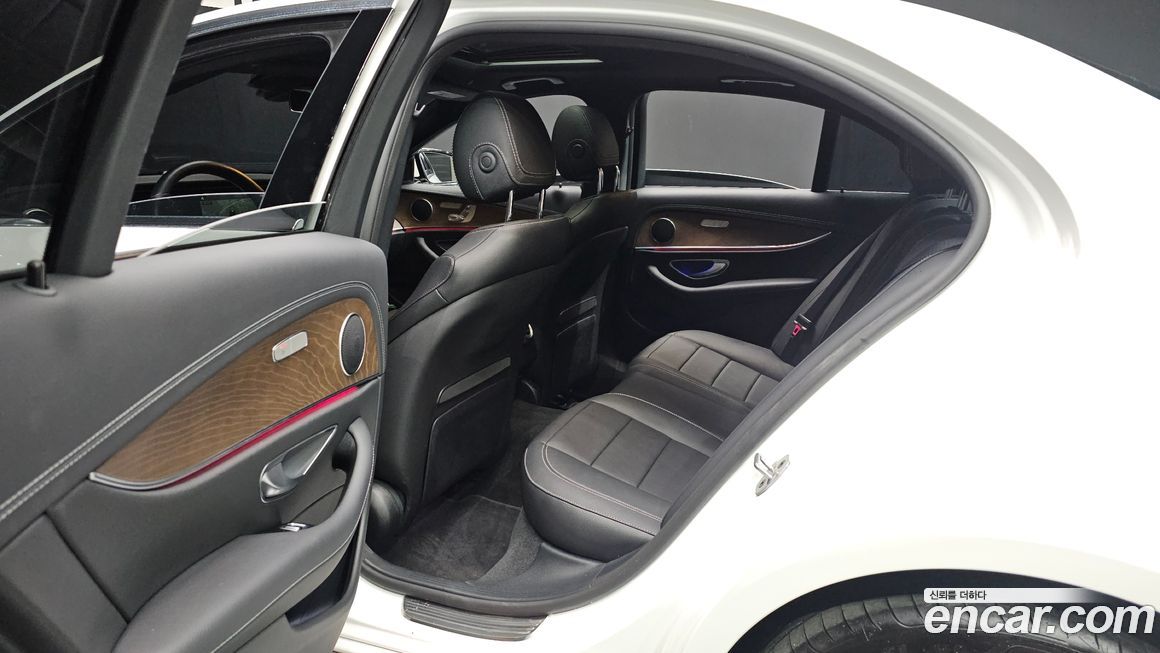 Mercedes-Benz E-Class 2022