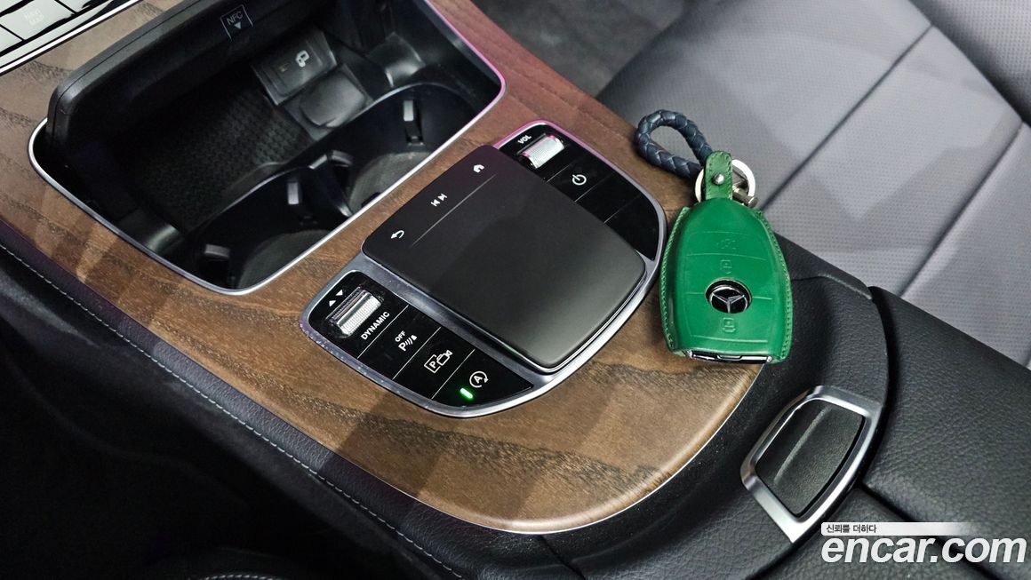Mercedes-Benz E-Class 2022