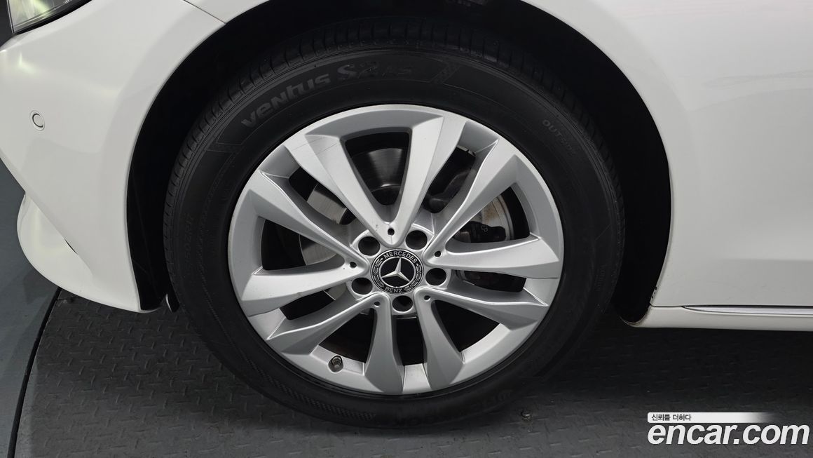 Mercedes-Benz C-Class 2019