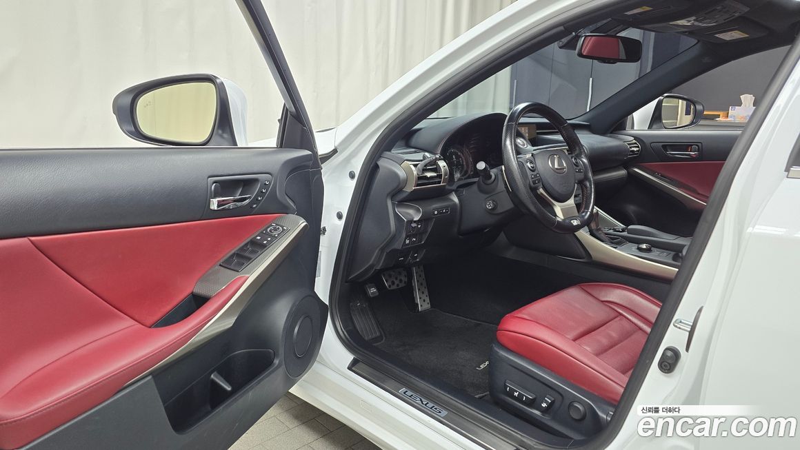 Lexus IS 2016