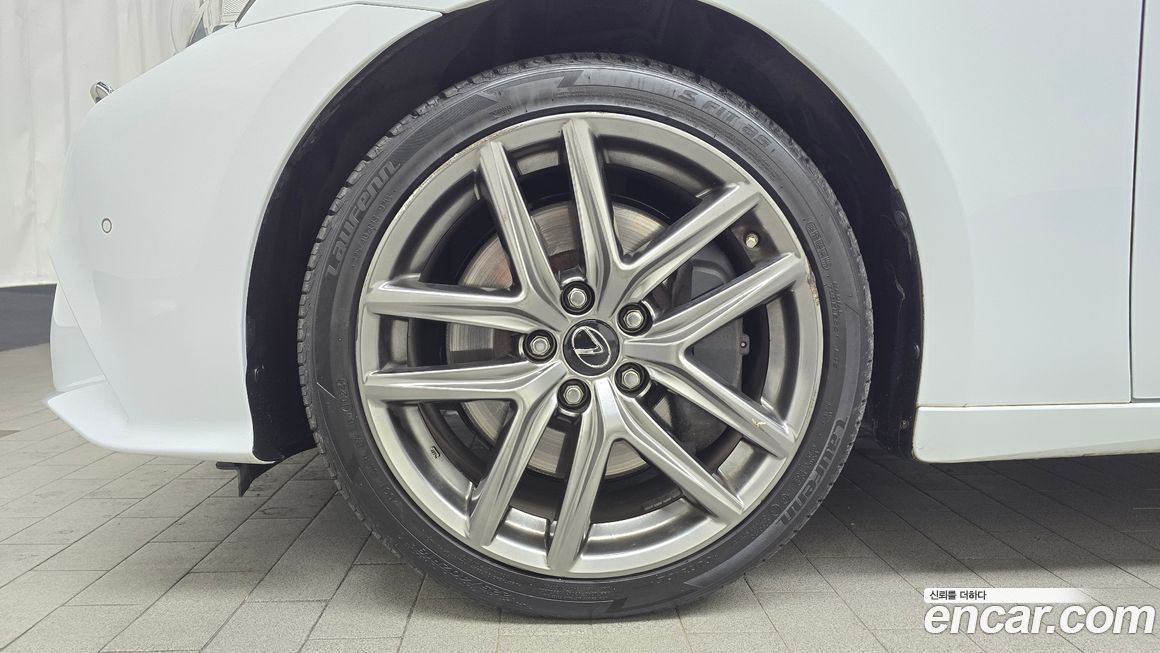 Lexus IS 2016