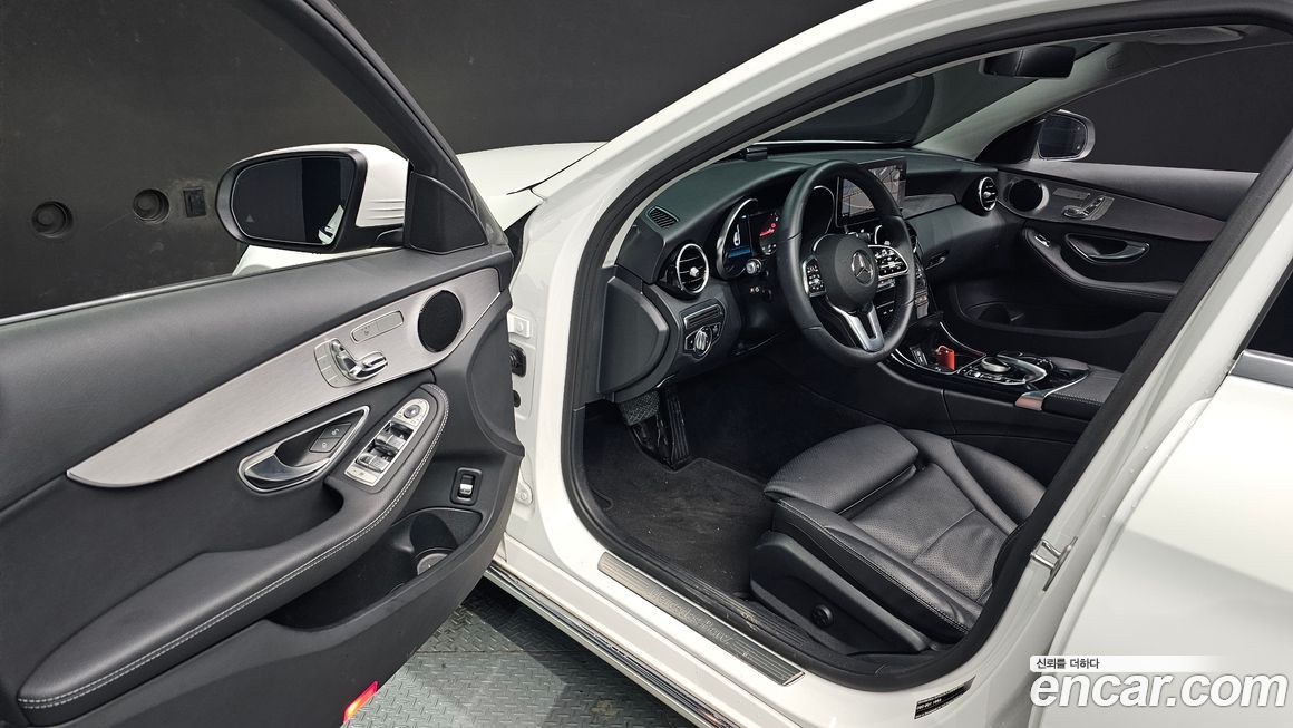 Mercedes-Benz C-Class 2020