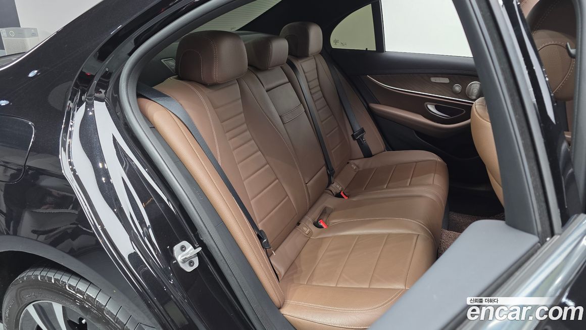 Mercedes-Benz E-Class 2021