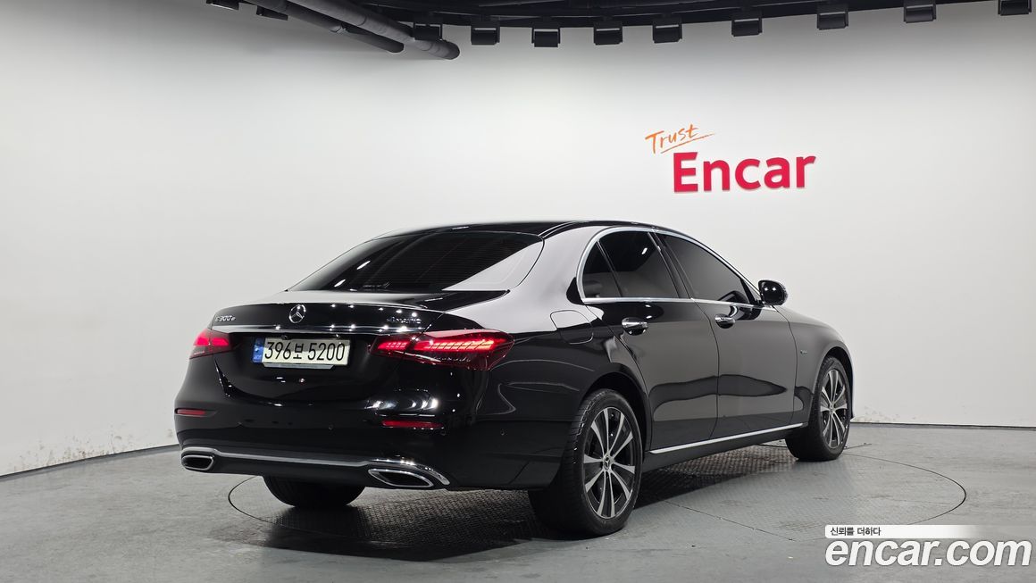 Mercedes-Benz E-Class 2021