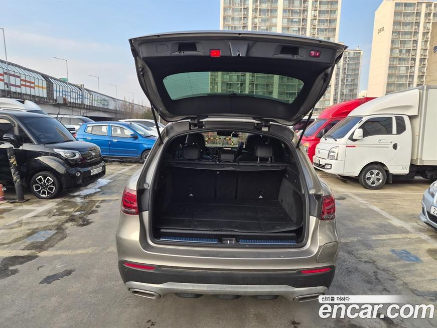 Mercedes-Benz GLC-Class 2021