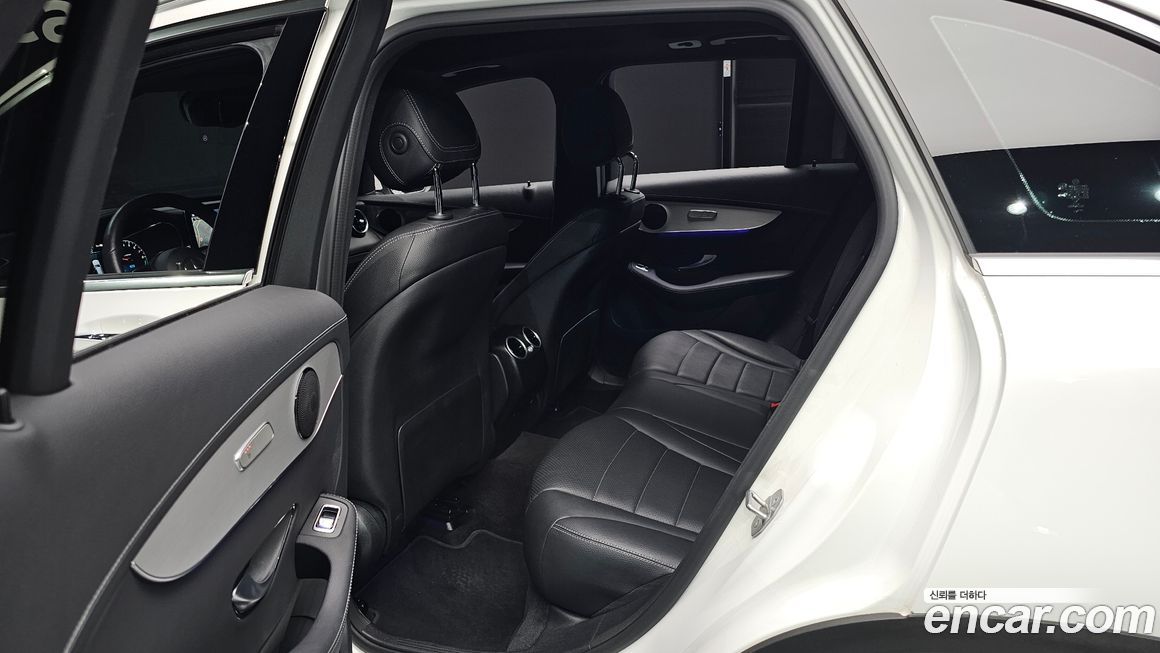 Mercedes-Benz GLC-Class 2021