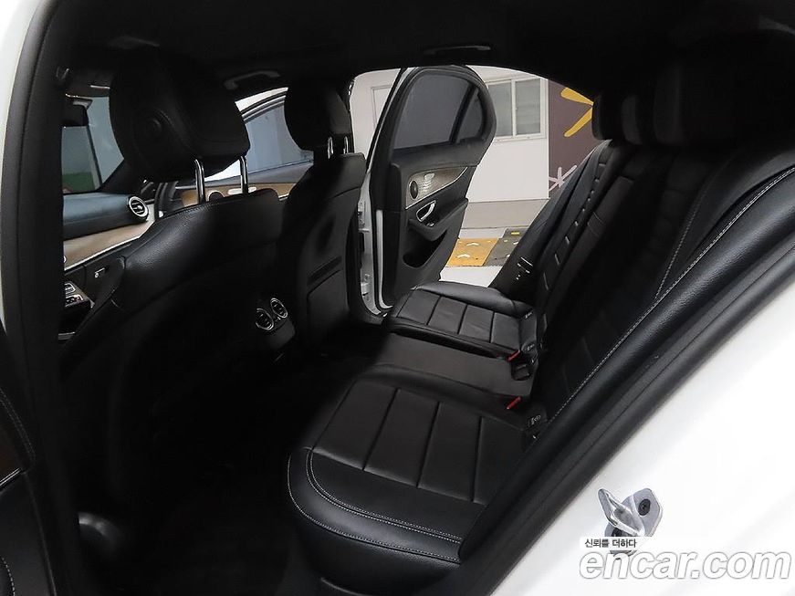 Mercedes-Benz E-Class 2022