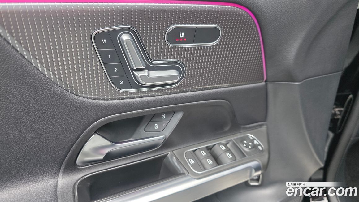 Mercedes-Benz GLB-Class 2023