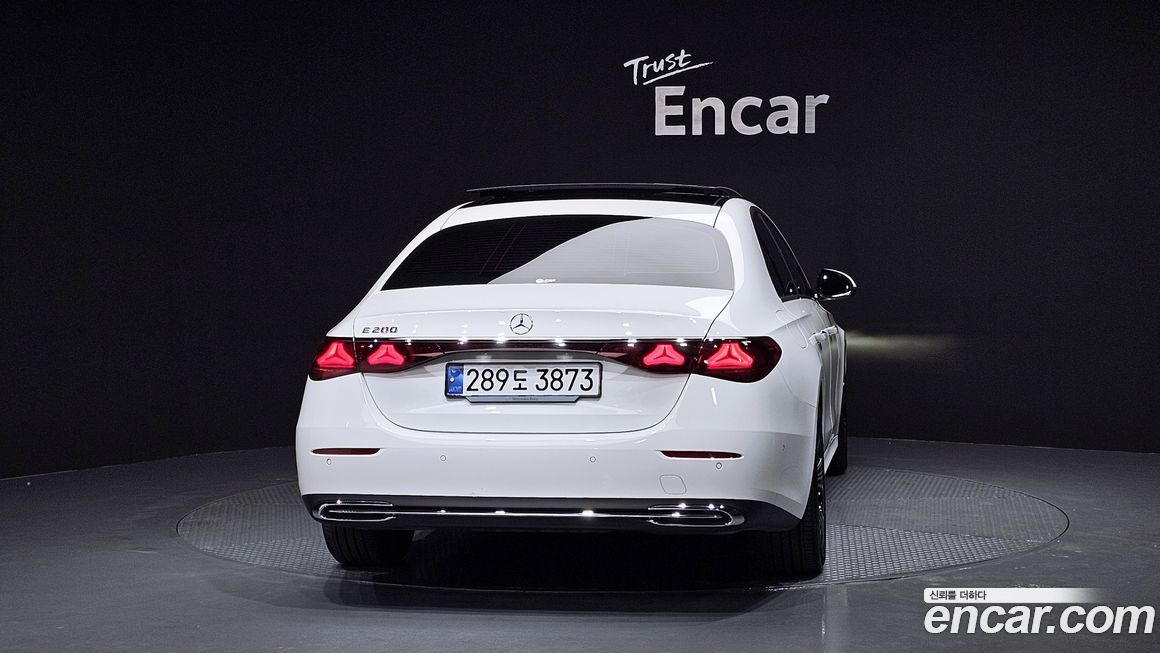 Mercedes-Benz E-Class 2024