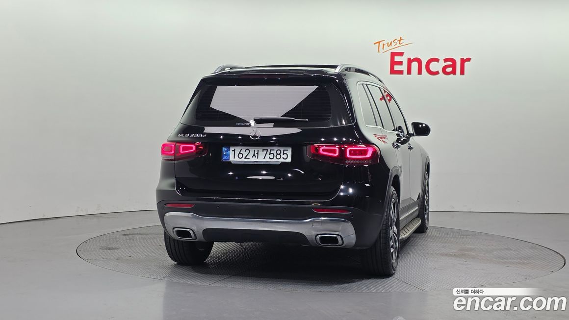 Mercedes-Benz GLB-Class 2023