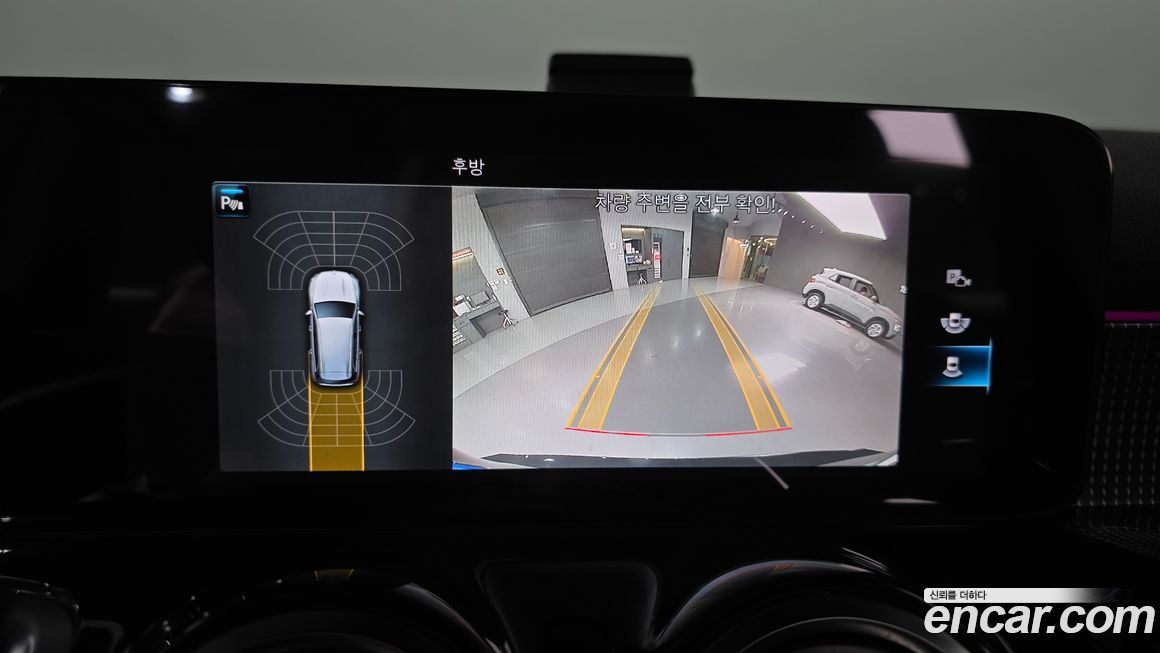 Mercedes-Benz GLB-Class 2023