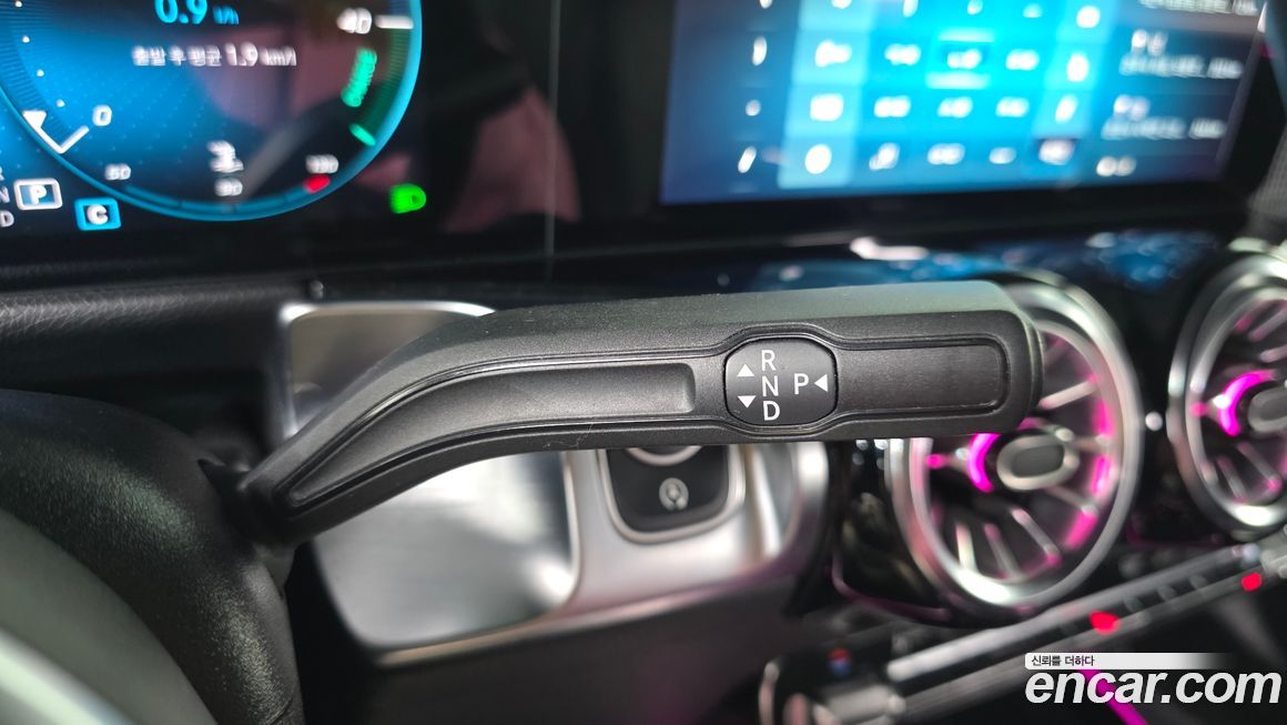 Mercedes-Benz GLB-Class 2023