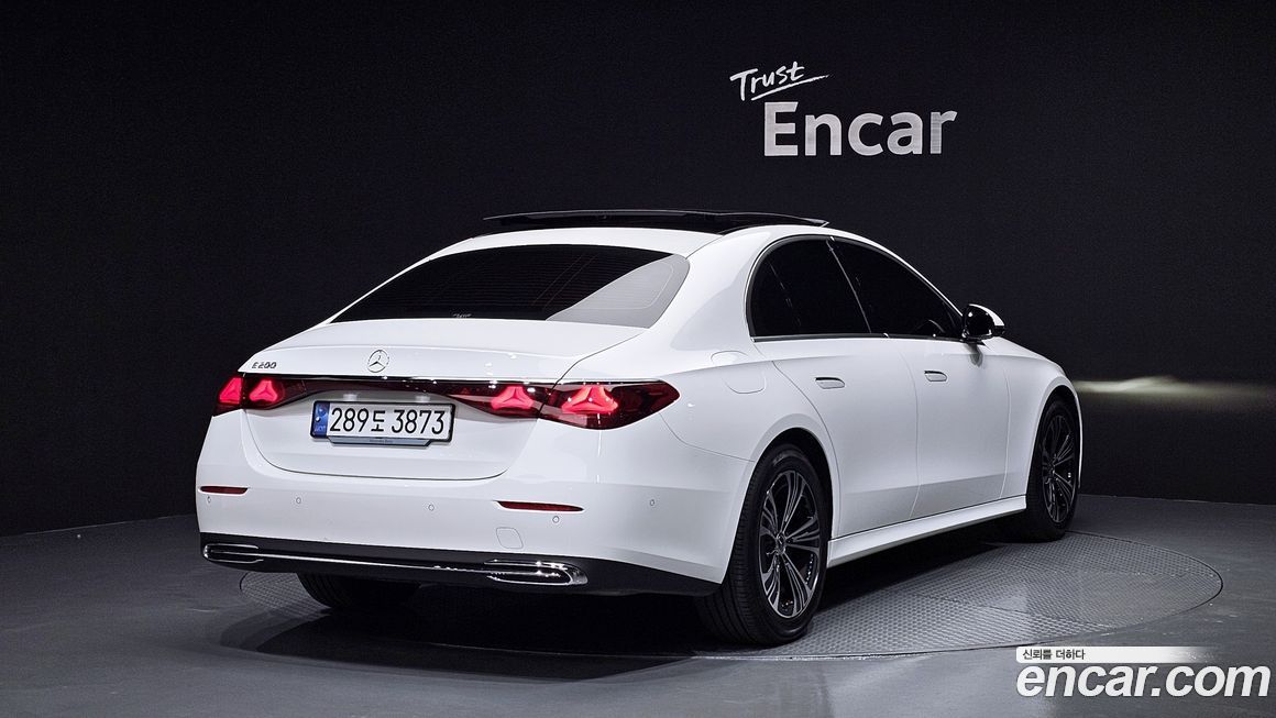 Mercedes-Benz E-Class 2024