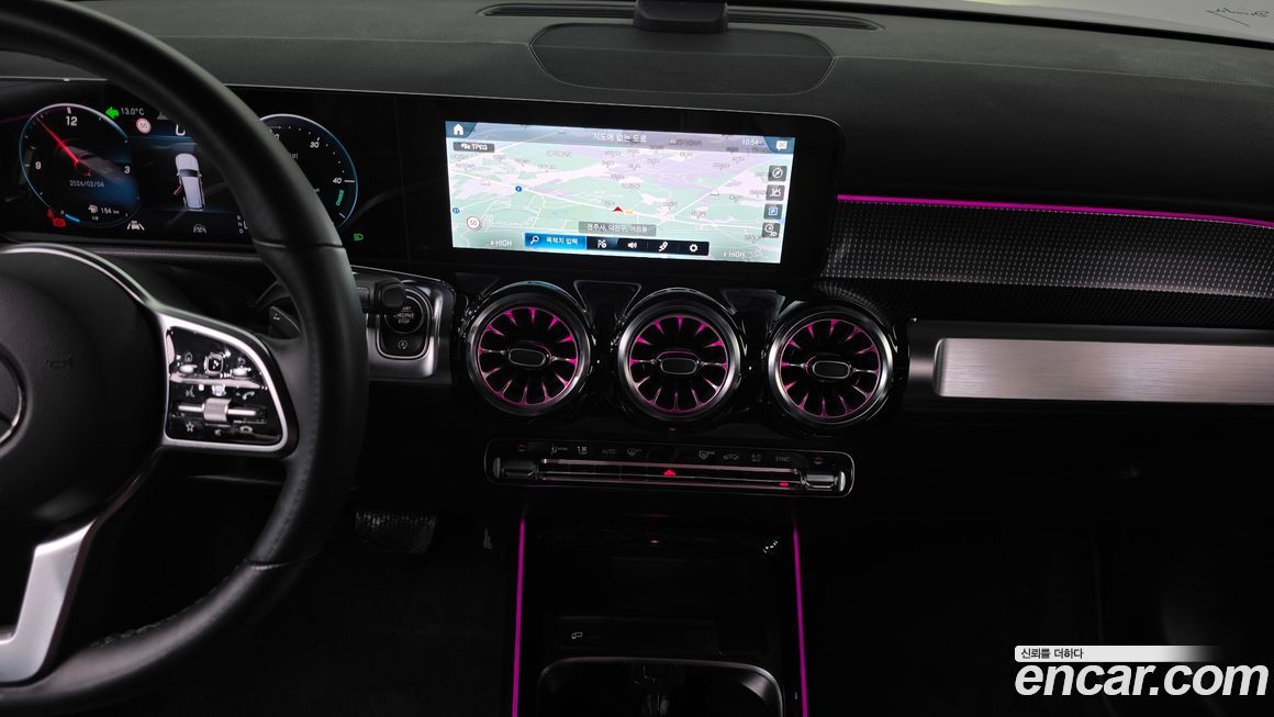 Mercedes-Benz GLB-Class 2023