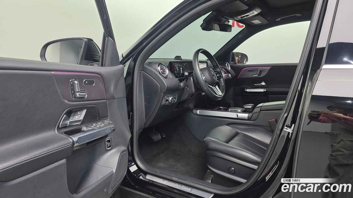 Mercedes-Benz GLB-Class 2023