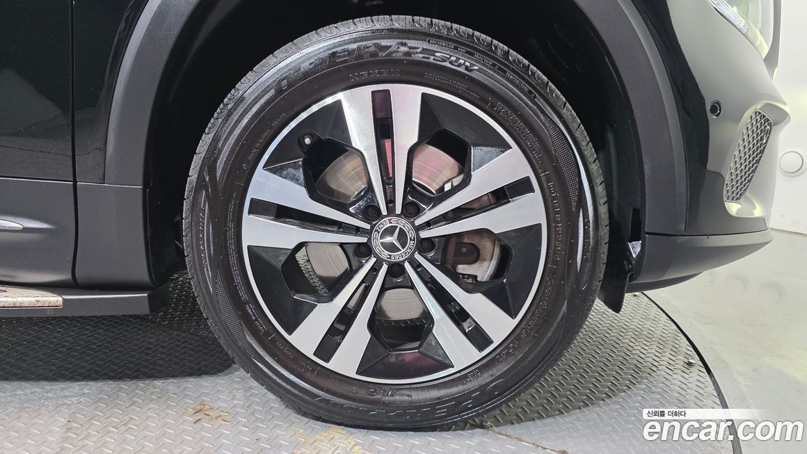 Mercedes-Benz GLB-Class 2023