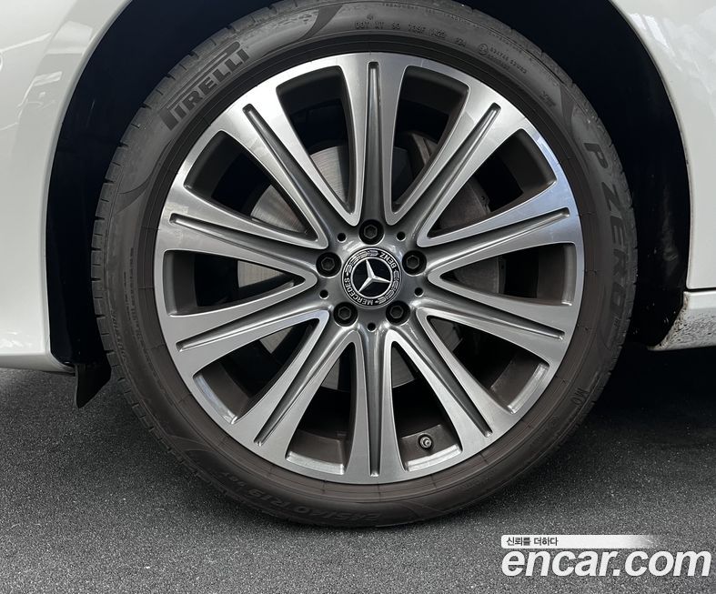 Mercedes-Benz E-Class 2023