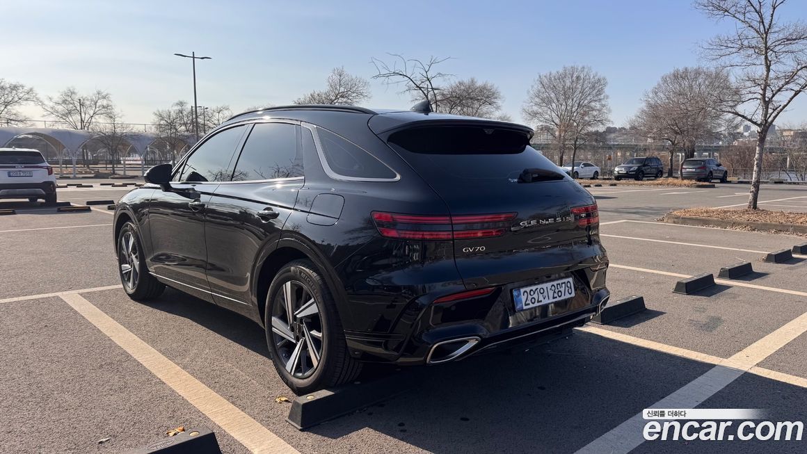 Genesis GV70 2025