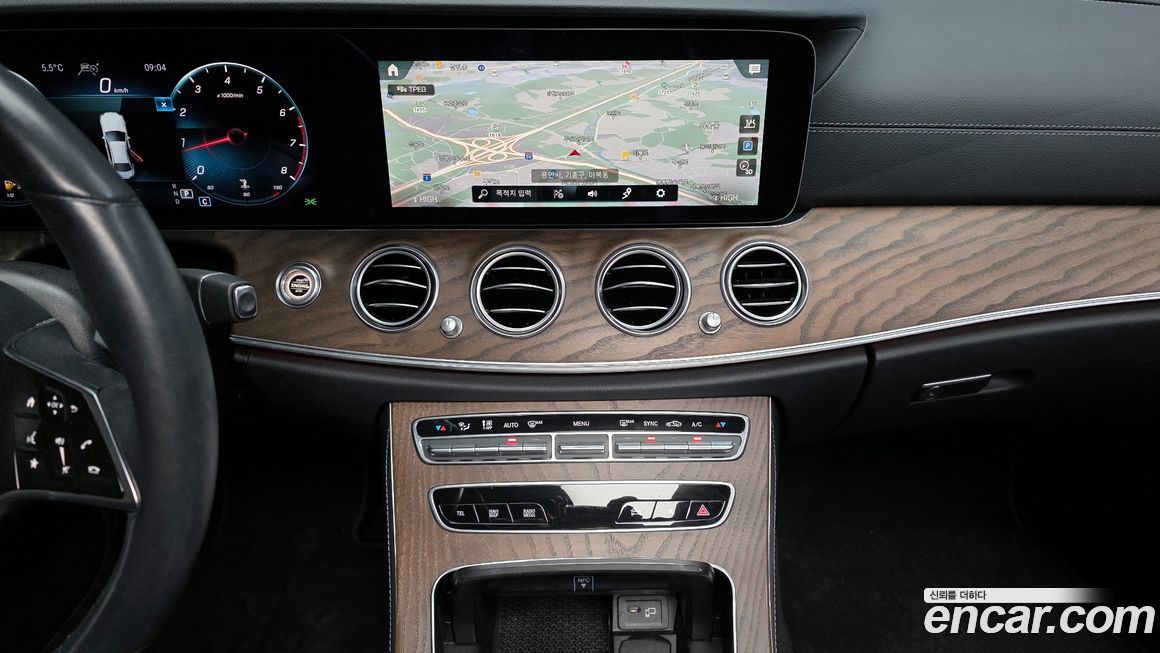 Mercedes-Benz E-Class 2022