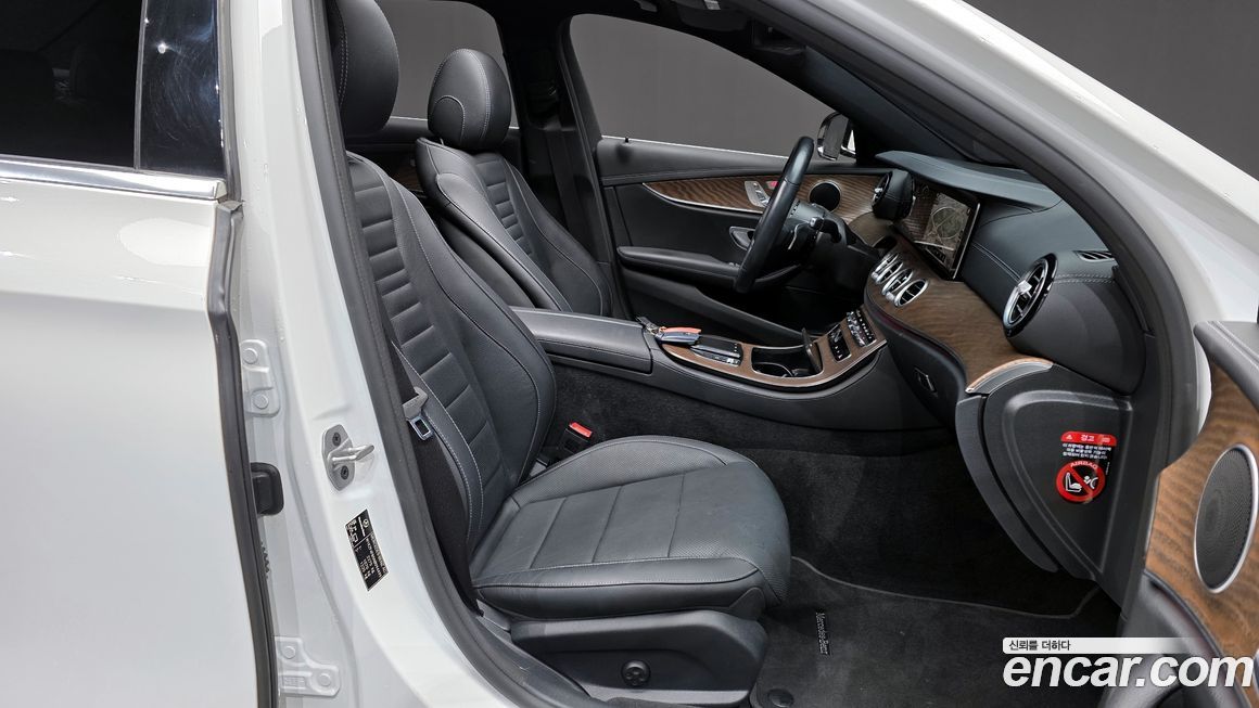 Mercedes-Benz E-Class 2022