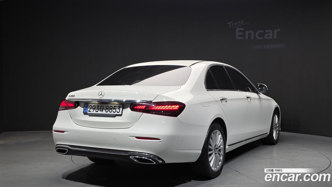 Mercedes-Benz E-Class 2022