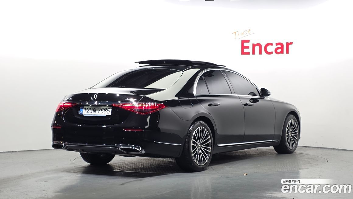 Mercedes-Benz S-Class 2025