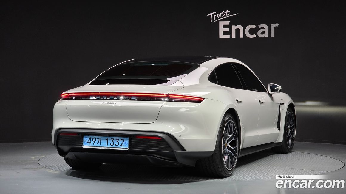 Porsche Taycan 2023