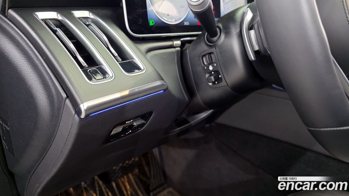 Mercedes-Benz S-Class 2025