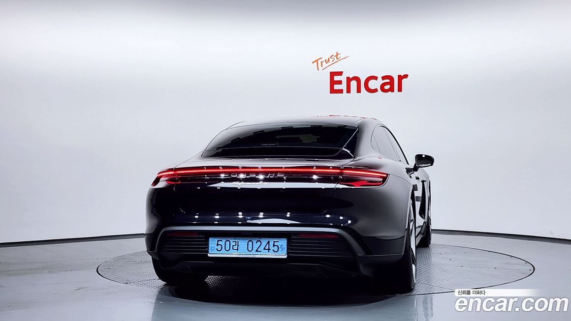 Porsche Taycan 2025
