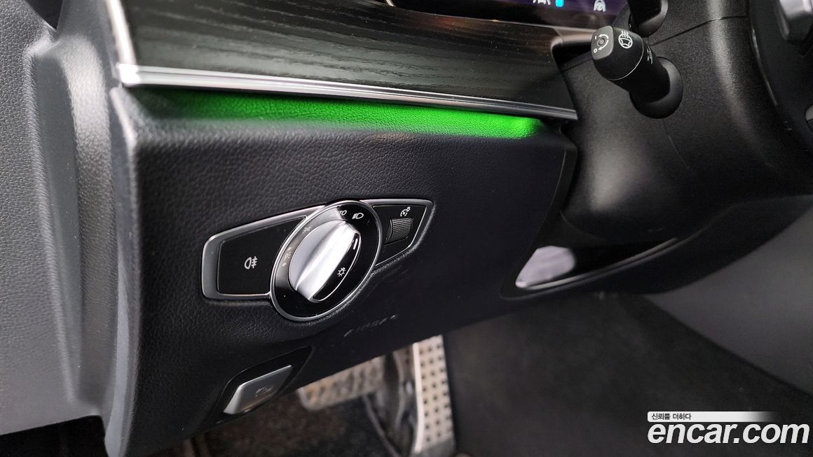 Mercedes-Benz E-Class 2022