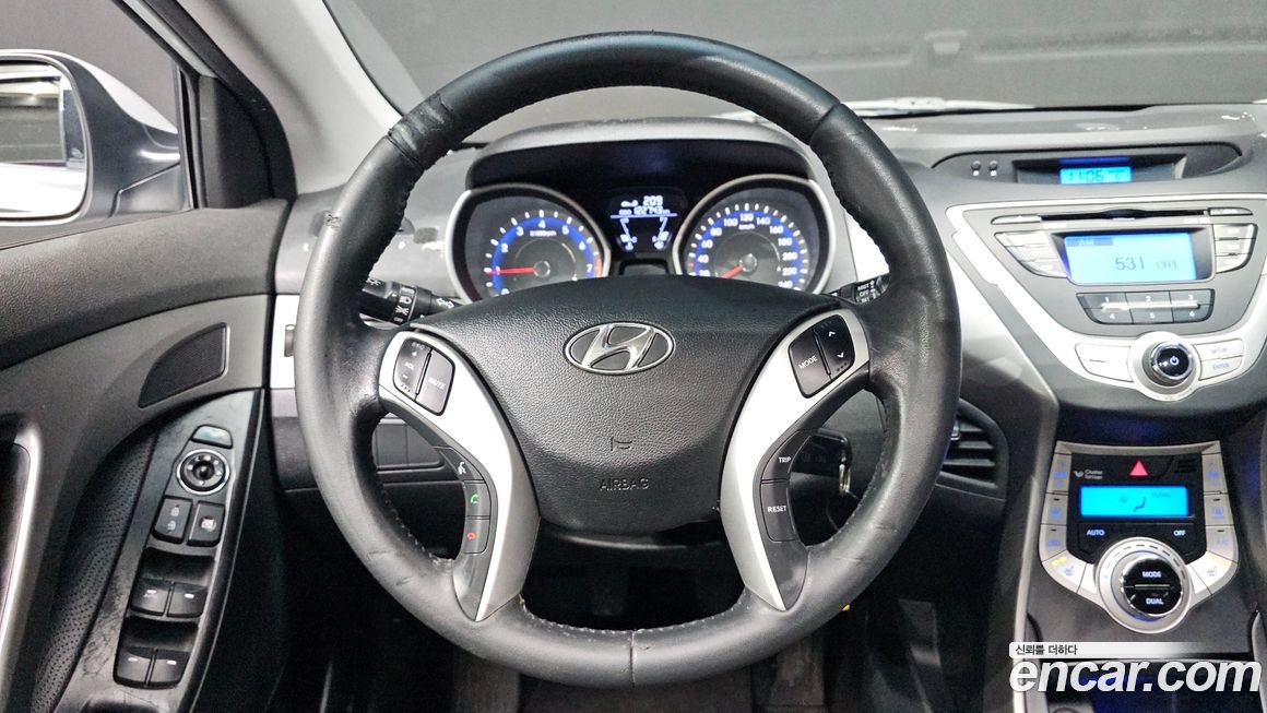 Hyundai AVANTE 2012