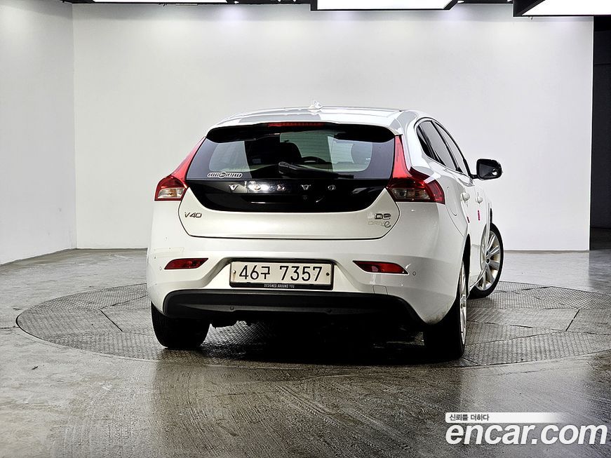 Volvo V40 2014