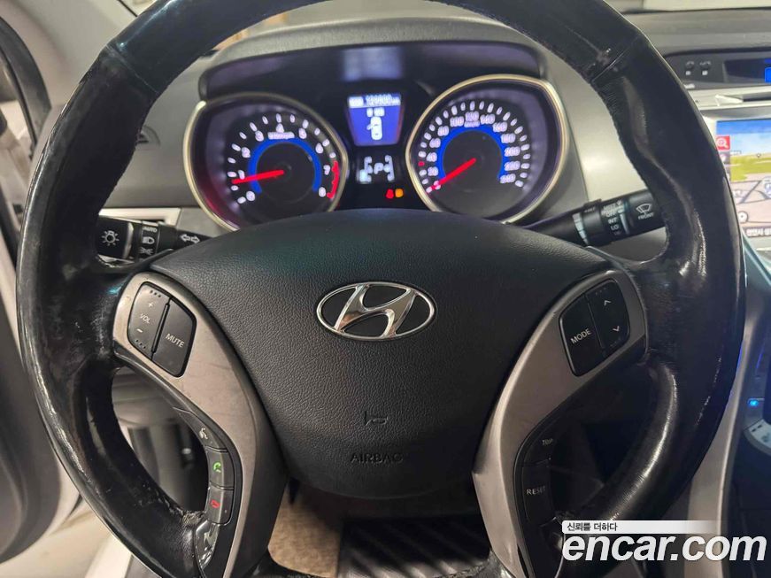 Hyundai AVANTE 2013