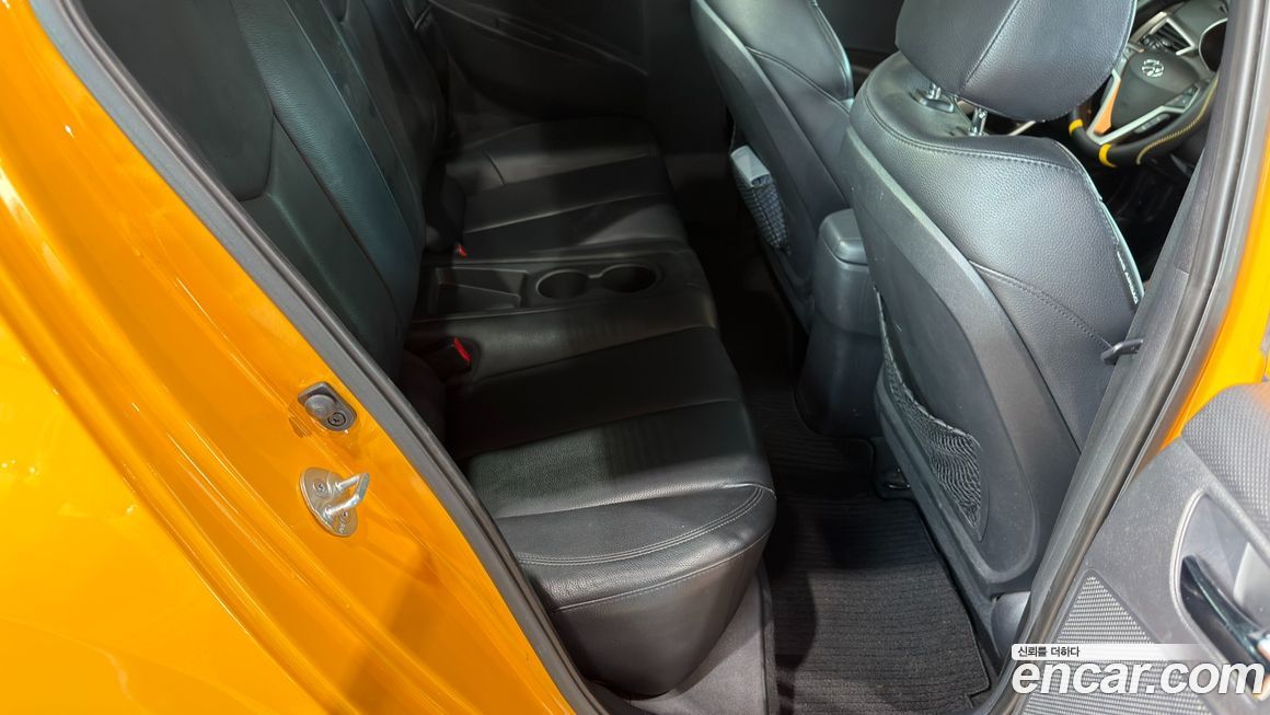 Hyundai Veloster 2013