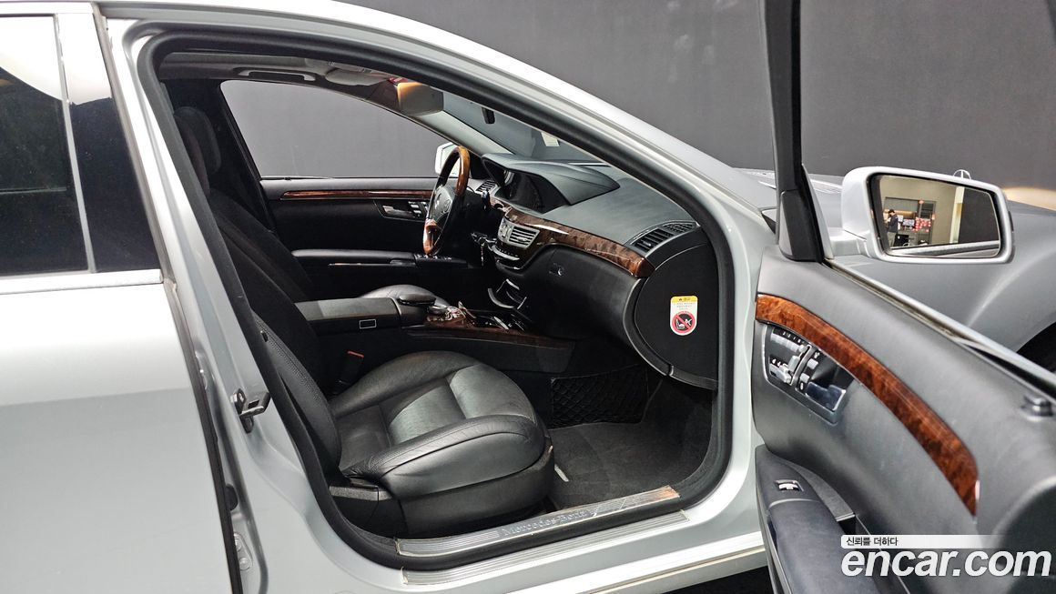 Mercedes-Benz S-Class 2011