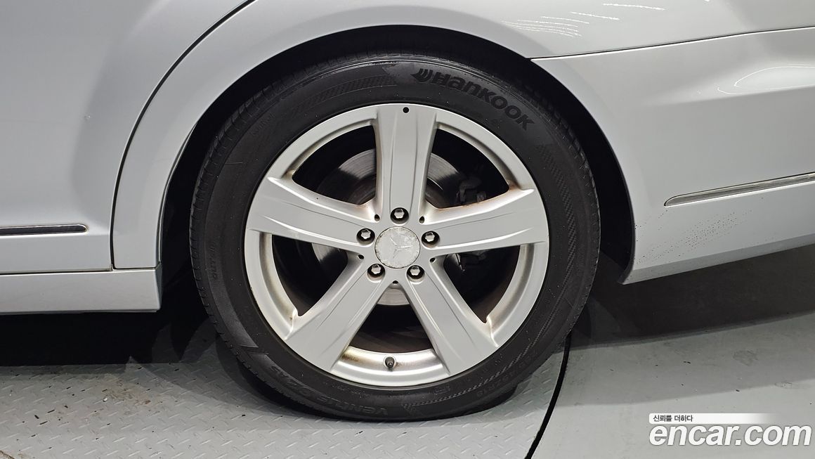 Mercedes-Benz S-Class 2011