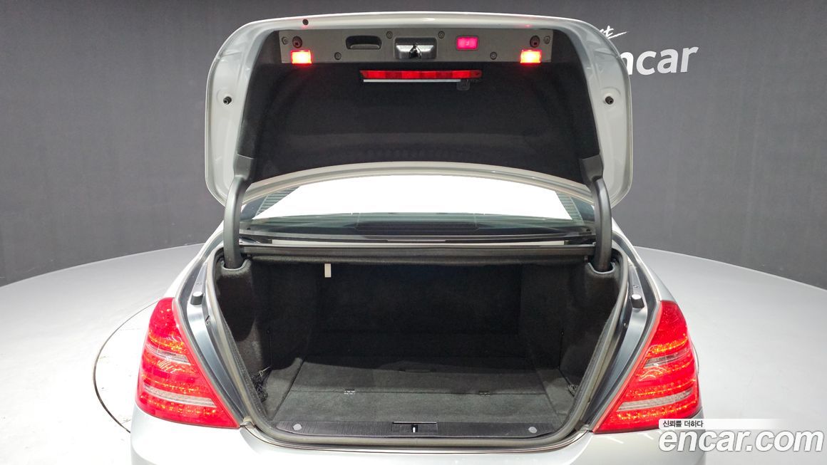 Mercedes-Benz S-Class 2011