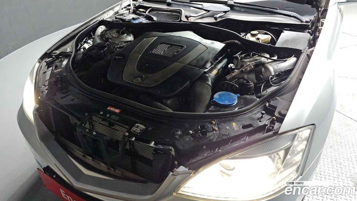 Mercedes-Benz S-Class 2011