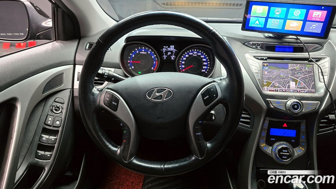 Hyundai AVANTE 2013