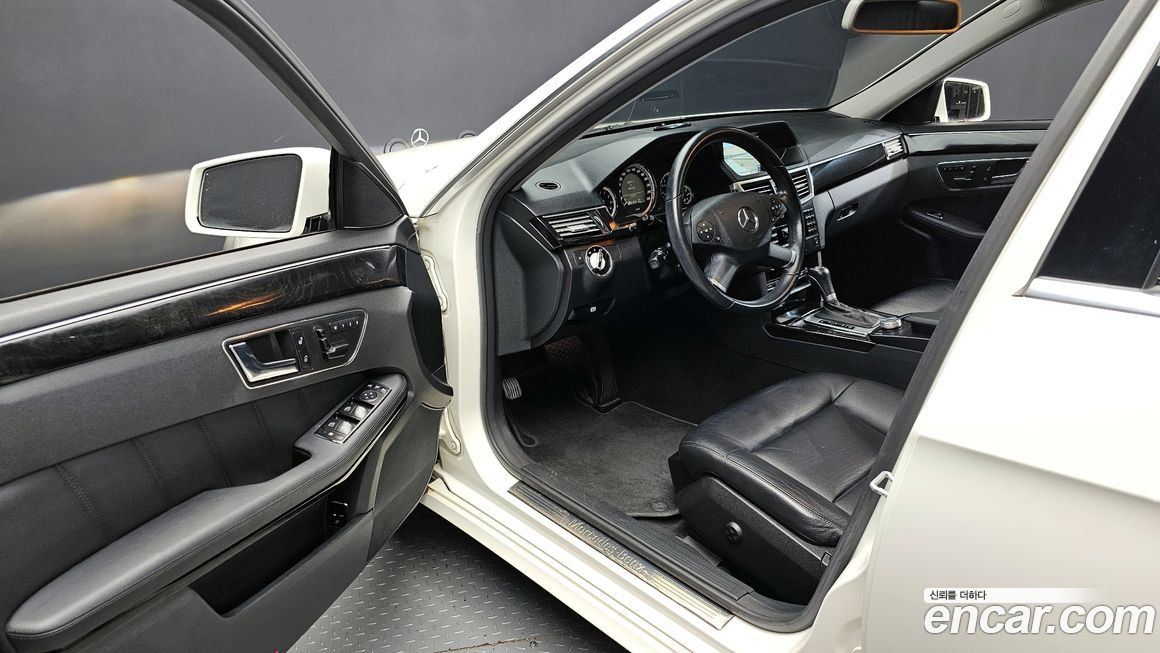 Mercedes-Benz E-Class 2010