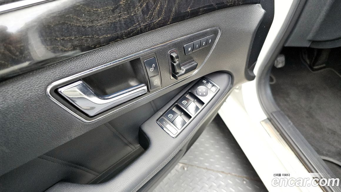 Mercedes-Benz E-Class 2010